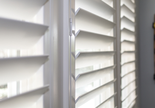 Plantation shutter louvers